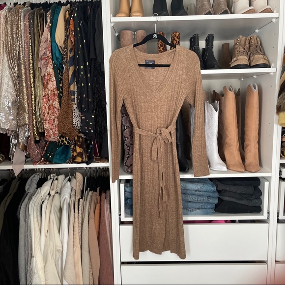 Abercrombie & Fitch Dresses & Skirts - A&F sweater dress w/ optional waist tie